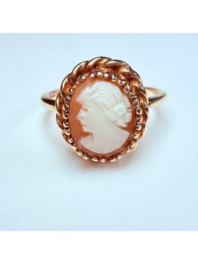 Estate Romany 10K Solid Yellow Gold Oval Muse Portrait Cameo Shell Vintage Ring